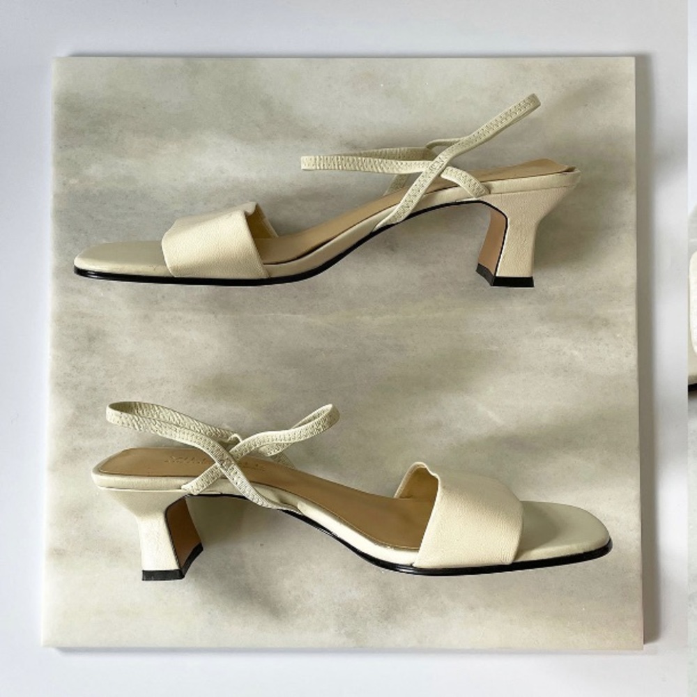 Vintage 90s Off White Strappy Leather Sandals